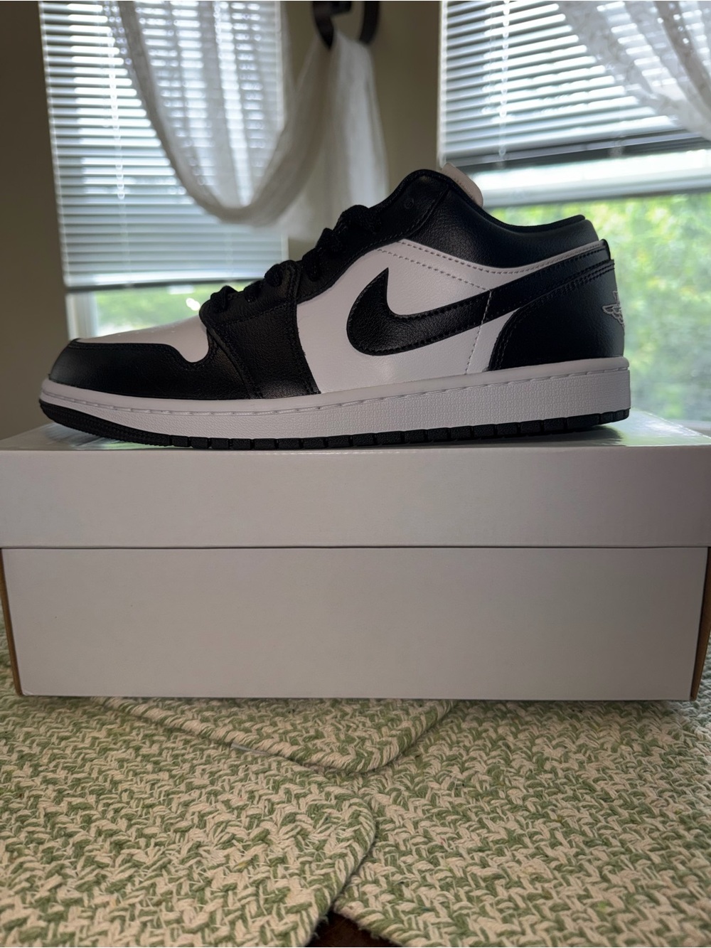 Jordan Air Max Black and White Low Top womens Sneaker size 10 new!!